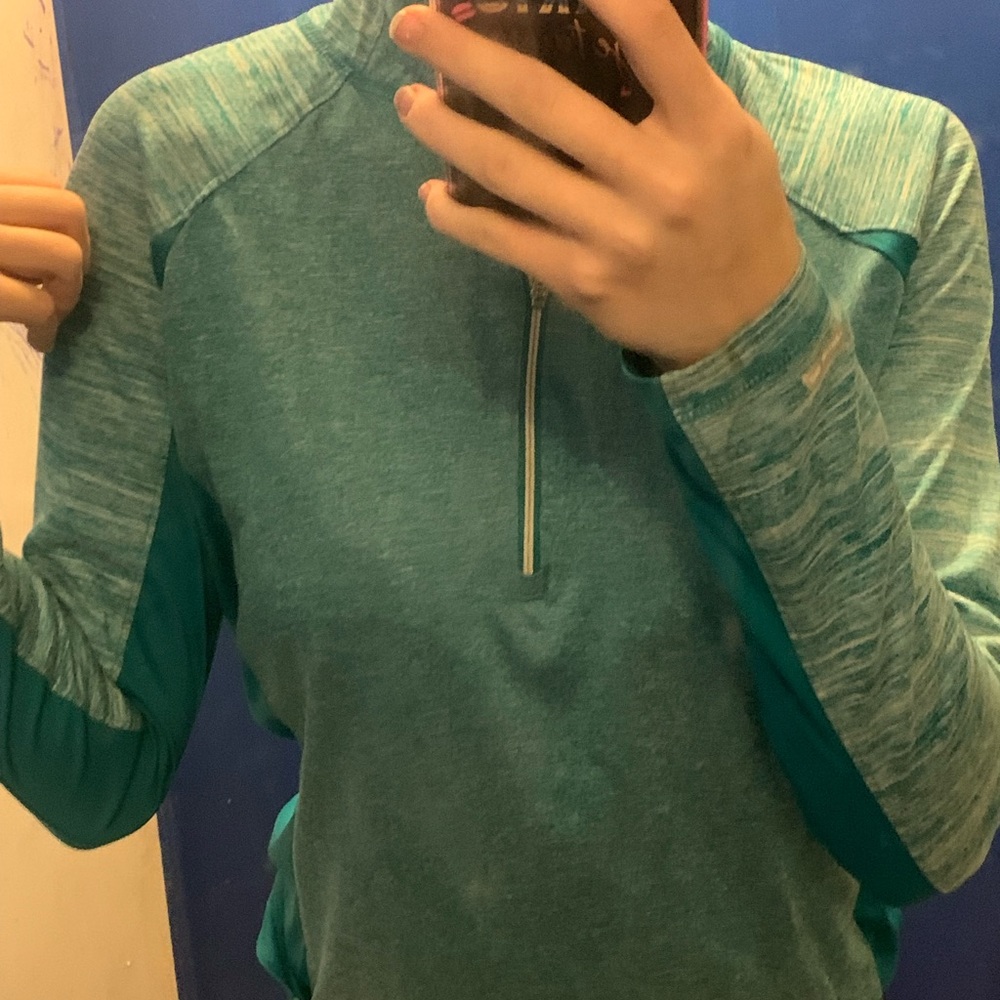 Semi-fitted half zip